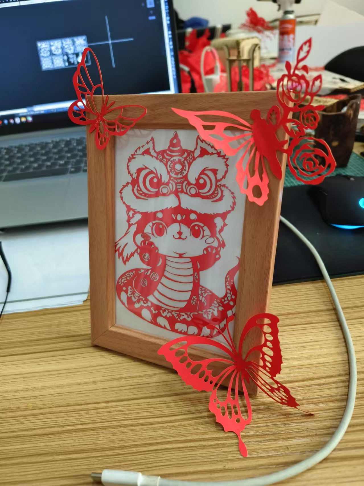 蛇年舞狮剪纸